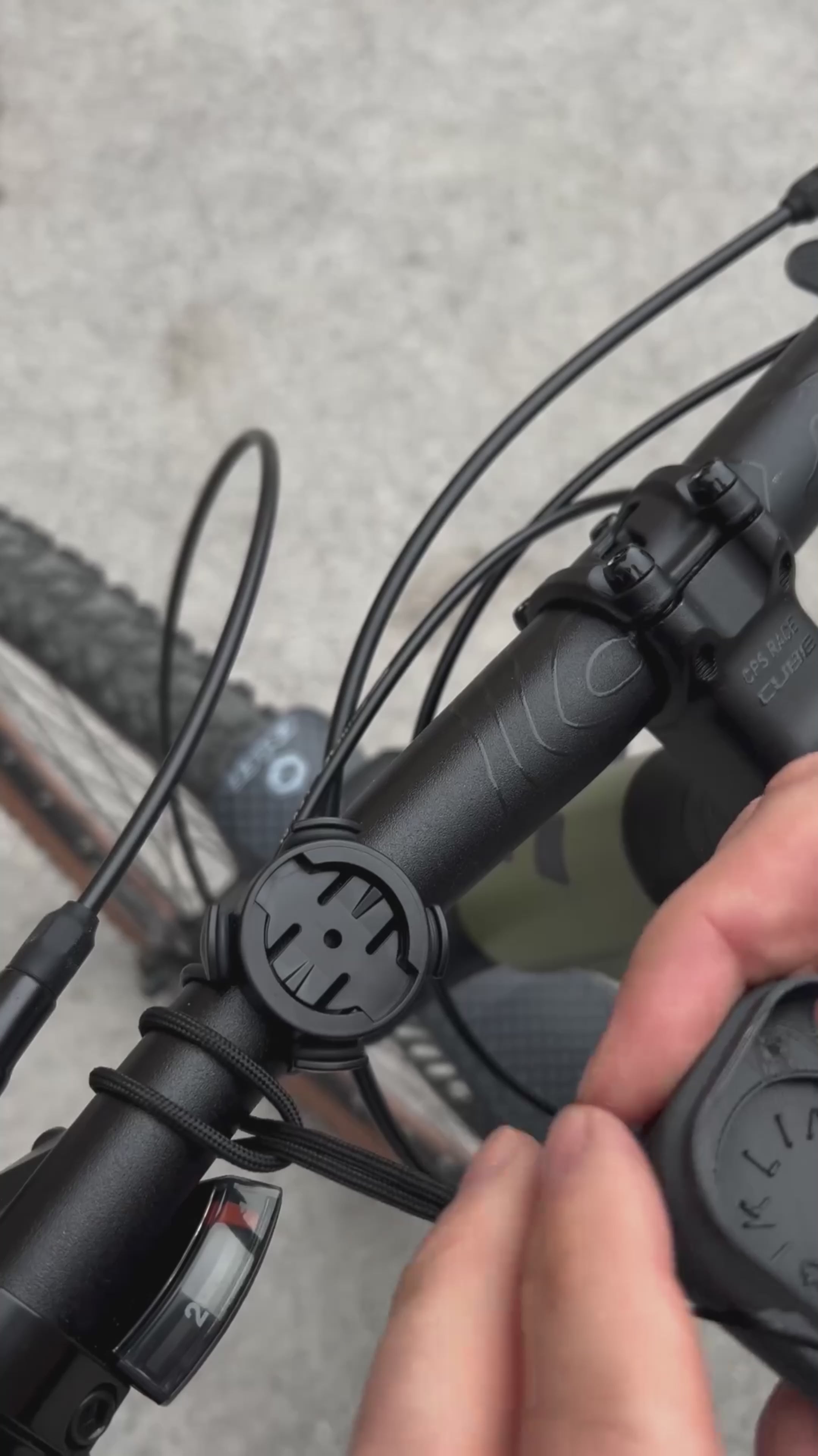 Load video: Transform your Apple Watch into a cycling GPS with real-time data 